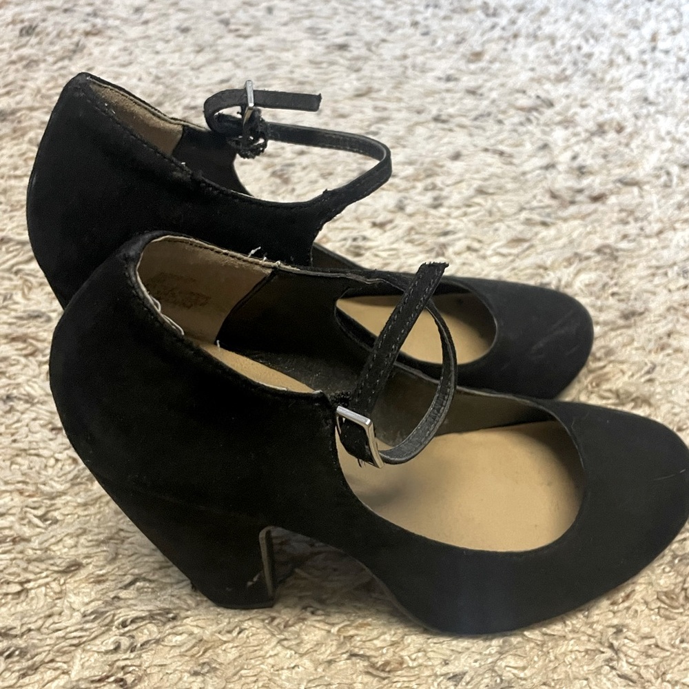 Black Mary Jane heels